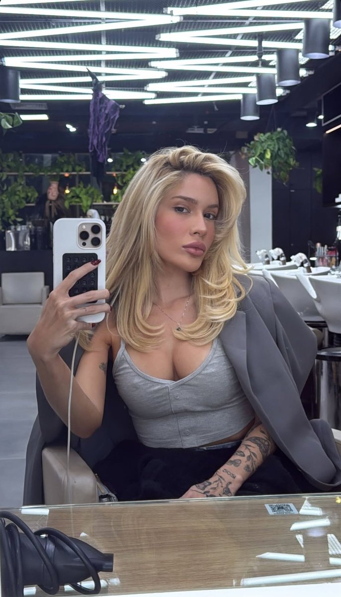 𝘒𝘢𝘳𝘰𝘭𝘪𝘯𝘦 𝘓𝘪𝘮𝘢 (@lima_karou) on Twitter photo 