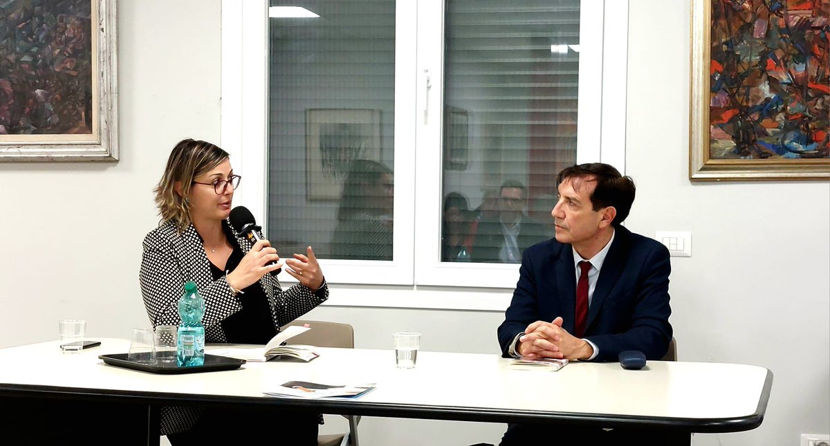 "Non esistono cause perse: gli avvocati e la strada". Alcune foto della presentazione di ieri a Parma con il nostro presidente <a href="/antoniomumolo/">Antonio Mumolo</a>. Grazie agli organizzatori e ai partecipanti! 💪