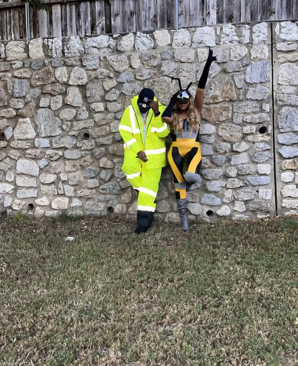 Go Stink 💛🖤 #BEYLLOWEEN <a href="/parkwood/">Parkwood Entertainment</a> <a href="/beyoncepress/">BEYPRESS.</a> <a href="/BeyLegion/">BEYONCÉ LEGION 𐚁</a>