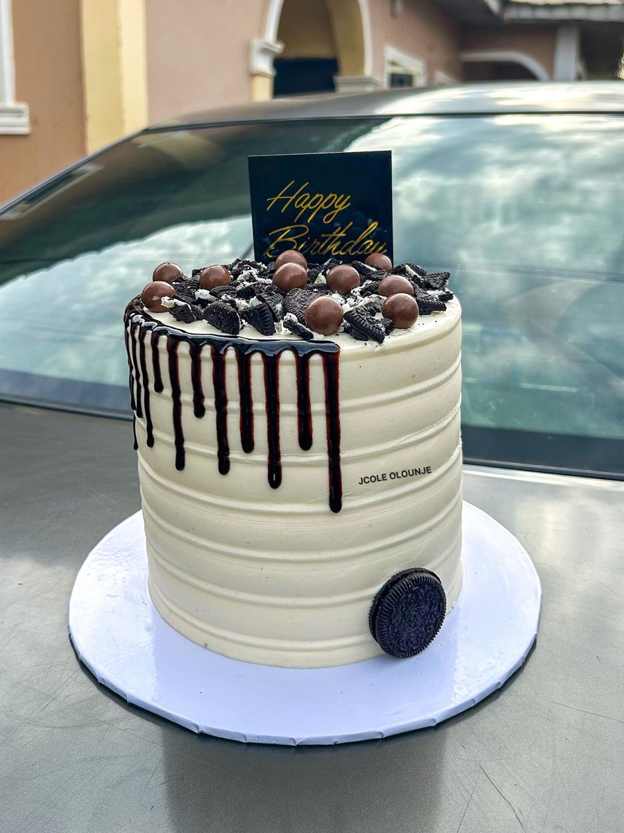 jcoleolounje's tweet image. I so much love the simplicity and beauty of this cake 😍

Need cakes in OAU, Ile-Ife? Message me😌

#OAUTwitter