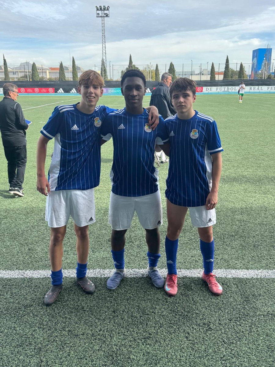 🔝 Javier Gil, Álex Bonet y Miguel Pellejero, titulares en la victoria de Aragón Sub 14 (1-0) ante Andalucía.

👏 Rodrigo Civera, Jesús Pastor y Mateo Royo, titulares en el empate de Aragón Sub 16 (1-1) ante Andalucía.

#AúpaOliver 🔴🔵