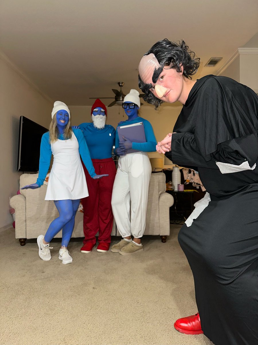 CoachpooleU's tweet photo. Smurfs https://t.co/GgiMVU5trc