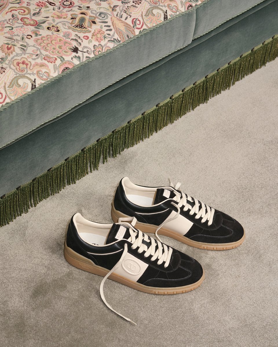 本日スーパーお値下げVALENTINO ホワイト サイズ40 14万程 本日