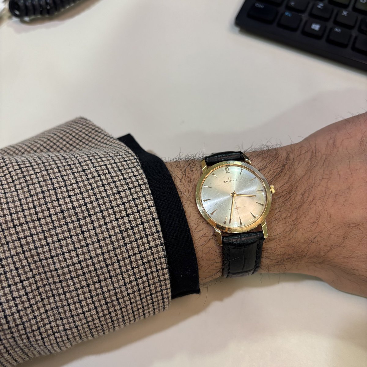 In autunno la giacca pied-de-poule è un must have, abbinata a t-shirt manica lunga nero brillante e Zenith stellina anni 70

Io ci provo a rendervi persone migliori ma è difficile se non ascoltate