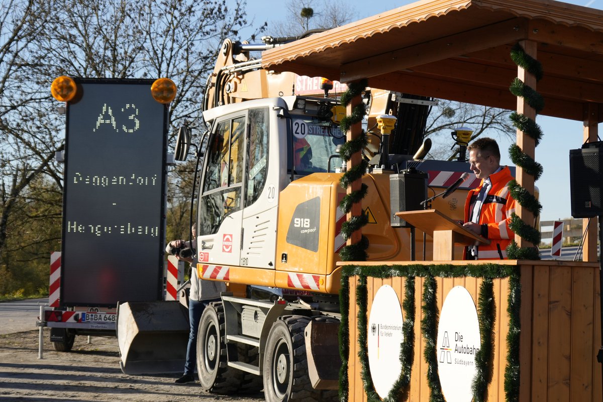 Die A3 zählt zu den wichtigsten Verkehrsachsen in🇩🇪. Ein bedarfsgerechter Ausbau ist enorm wichtig. Die bauvorbereitenden Maßnahmen für den geplanten 6-streifigen Ausbau zwischen Kreuz Deggendorf &amp; der Anschlussstelle Hengersberg laufen auf Hochtouren. <a href="/PSchnieder/">Patrick Schnieder</a> war vor Ort.👇