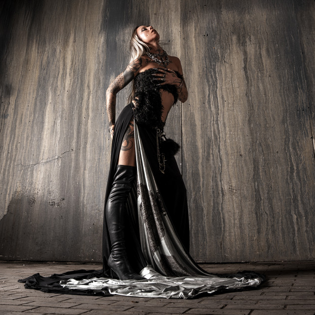 crnzac's tweet image. Je suis désolé, Ekloz dans la saison 4 de Nouvelle École je peux pas, mauvaise énergie, elle croit être forte partout. "J'ai le niveau pour aller en finale" 
Meuf dose stp, heureusement elle n'est pas restée sur les battles car elle saurait fait tuer par 2L, Somyke etc...