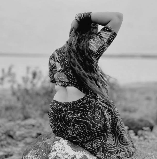 लिख दीजिए मन की बात नेह लगाए 
सप्रेम से लिखो प्रीत की बात मन हर्षाए
भेज दो मेरी प्रीत के खत दिल को भाए 
हर्षित हो दिल का आंगन प्रीत लगाए . ❣️❣️