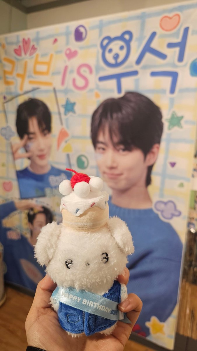smk7442's tweet photo. 부산 생카 방문 완료

#변우석 https://t.co/0Y84XCYXJK