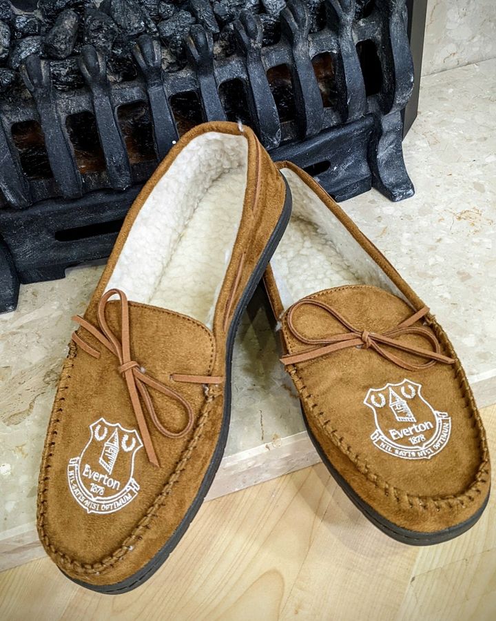 Introducing the Everton FC Suede Moccasin Slippers, where amazing comfort and stylish club support come together in perfect harmony 💙