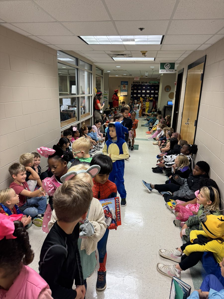 Athena Cira tweet media