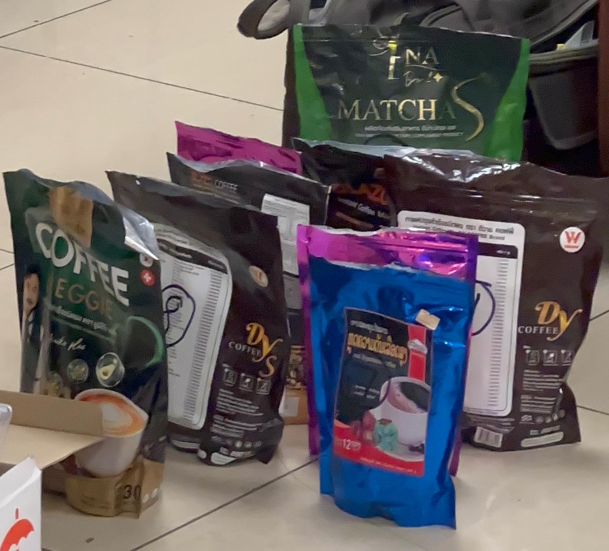 imvivekgupta's tweet image. #DRI ने मुंबई इंटरनेशनल एयरपोर्ट पर 47 करोड़ की ड्रग्स जब्त की.

5 आरोपियों को गिरफ्तार किया.

4.70 किलोग्राम कोकेन ड्रग्स मुंबई इंटरनेशनल एयरपोर्ट पर कॉफी का पैकेट में छुपा कर लाए गए थे.
#Mumbai