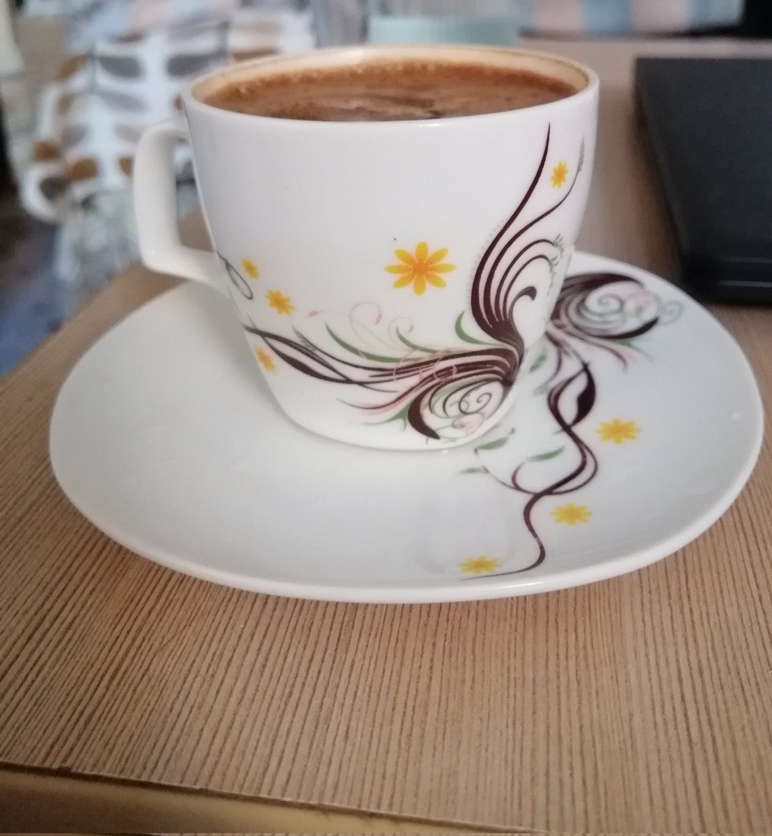 Kahvenden bir yudum almamışsın. Korktun mu beni kırk yıl sevmekten.
Cemal Süreya