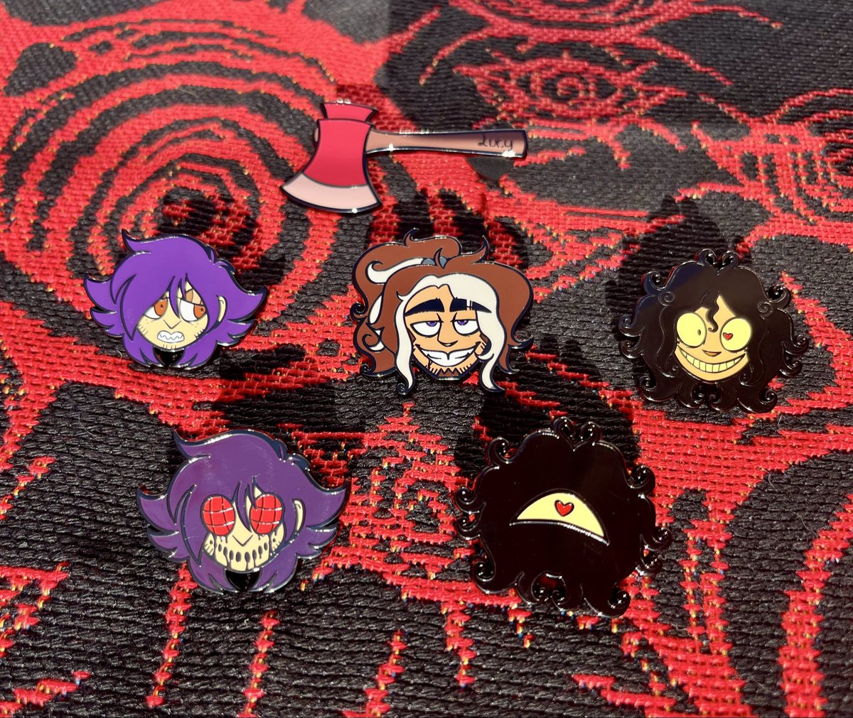 pyratbytes's tweet image. HAPPY HALLOWEEN!!! 🖤🧡
I’m running a spooky s@le this weekend. Last chance to get some of this merch before I update  designs. 🦇
🔗 b3l0w 🔪