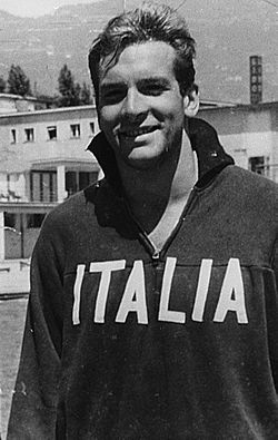 «Napoli è Napoli. L’Italia non si sa che è. L’ho difesa, l’ho portata in tutto il mondo… Ma sempre è prima Napoli e poi l’Italia. #CarloPedersoli #BudSpencer (Santa Lucia #Napoli, 31-10-1929) 
Un grande cuore napoletano sotto la felpa italiana.