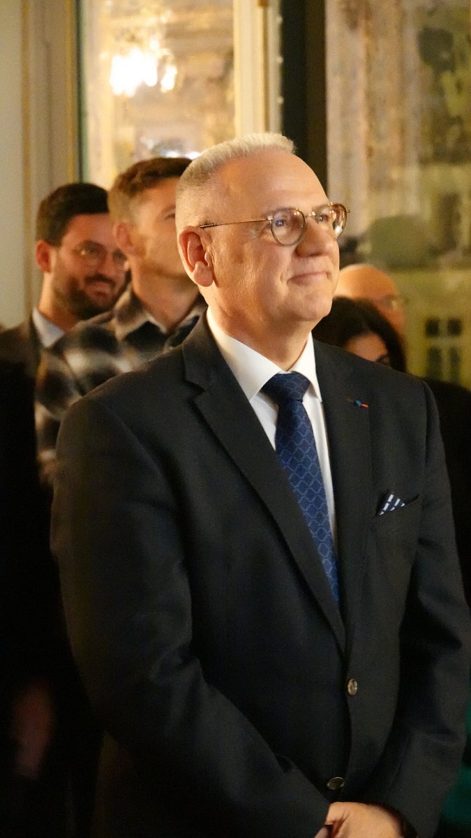 🇫🇷🎖️ Après 41 années au service de l’État, M. Philippe CHOPIN, @prefet49, fait valoir ses droits à la retraite.

👏 Un parcours exemplaire, une personnalité marquante, humaine, et un dévouement sans faille au service de l’intérêt général.

🙏 Merci Monsieur le Préfet.