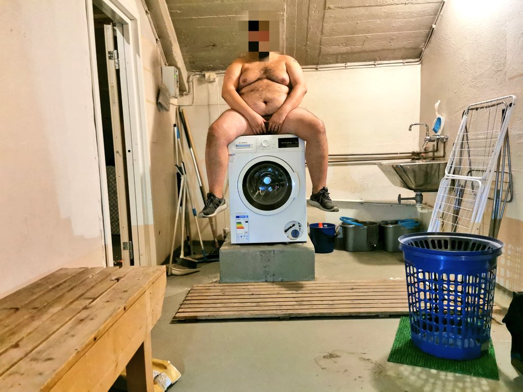 naturistcurious's tweet photo. Save a horse, ride a washing machine! 🤠
#naturist #bodyfreedom #homenaturist #simplefreedom #everydaynudity #exhibgay #gayexhib https://t.co/2emzAPmJoR