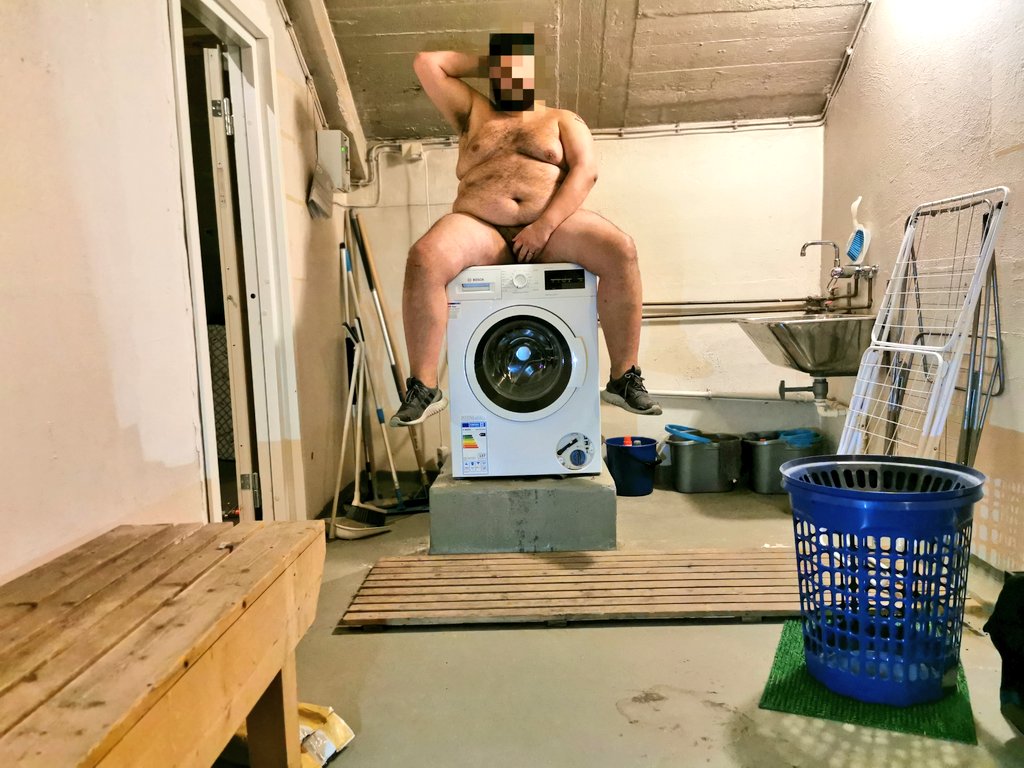 naturistcurious's tweet photo. Save a horse, ride a washing machine! 🤠
#naturist #bodyfreedom #homenaturist #simplefreedom #everydaynudity #exhibgay #gayexhib https://t.co/2emzAPmJoR