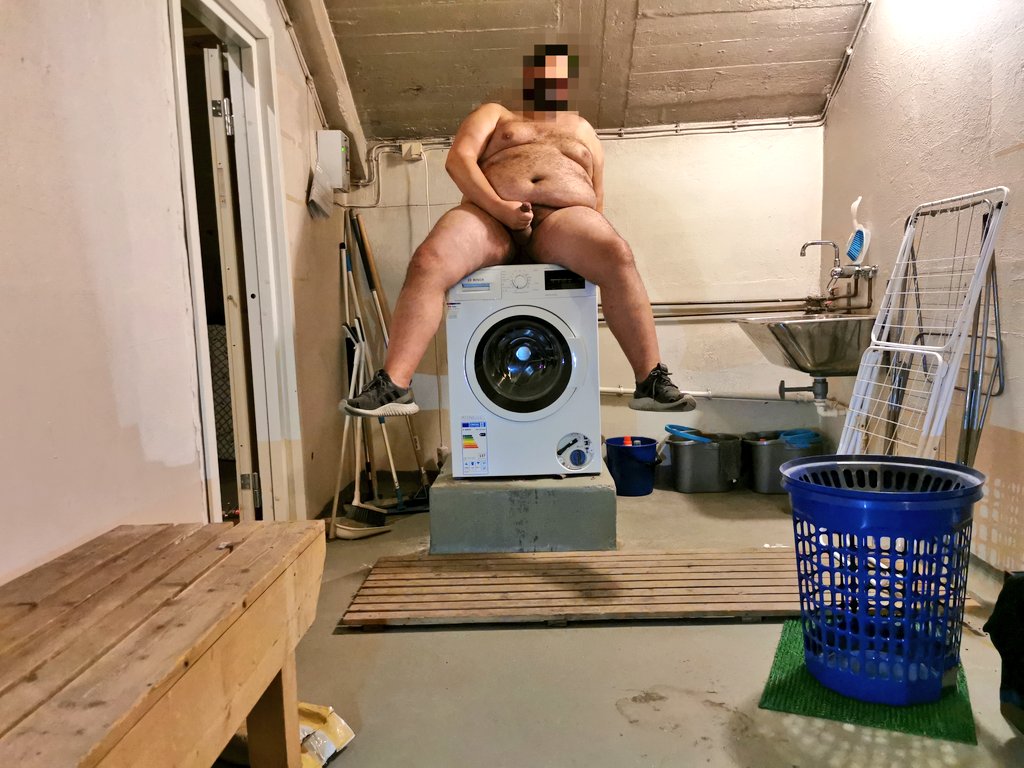 naturistcurious's tweet photo. Save a horse, ride a washing machine! 🤠
#naturist #bodyfreedom #homenaturist #simplefreedom #everydaynudity #exhibgay #gayexhib https://t.co/2emzAPmJoR