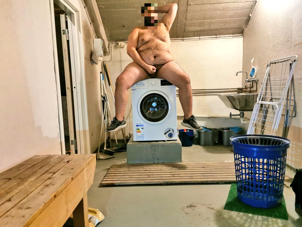naturistcurious's tweet photo. Save a horse, ride a washing machine! 🤠
#naturist #bodyfreedom #homenaturist #simplefreedom #everydaynudity #exhibgay #gayexhib https://t.co/2emzAPmJoR