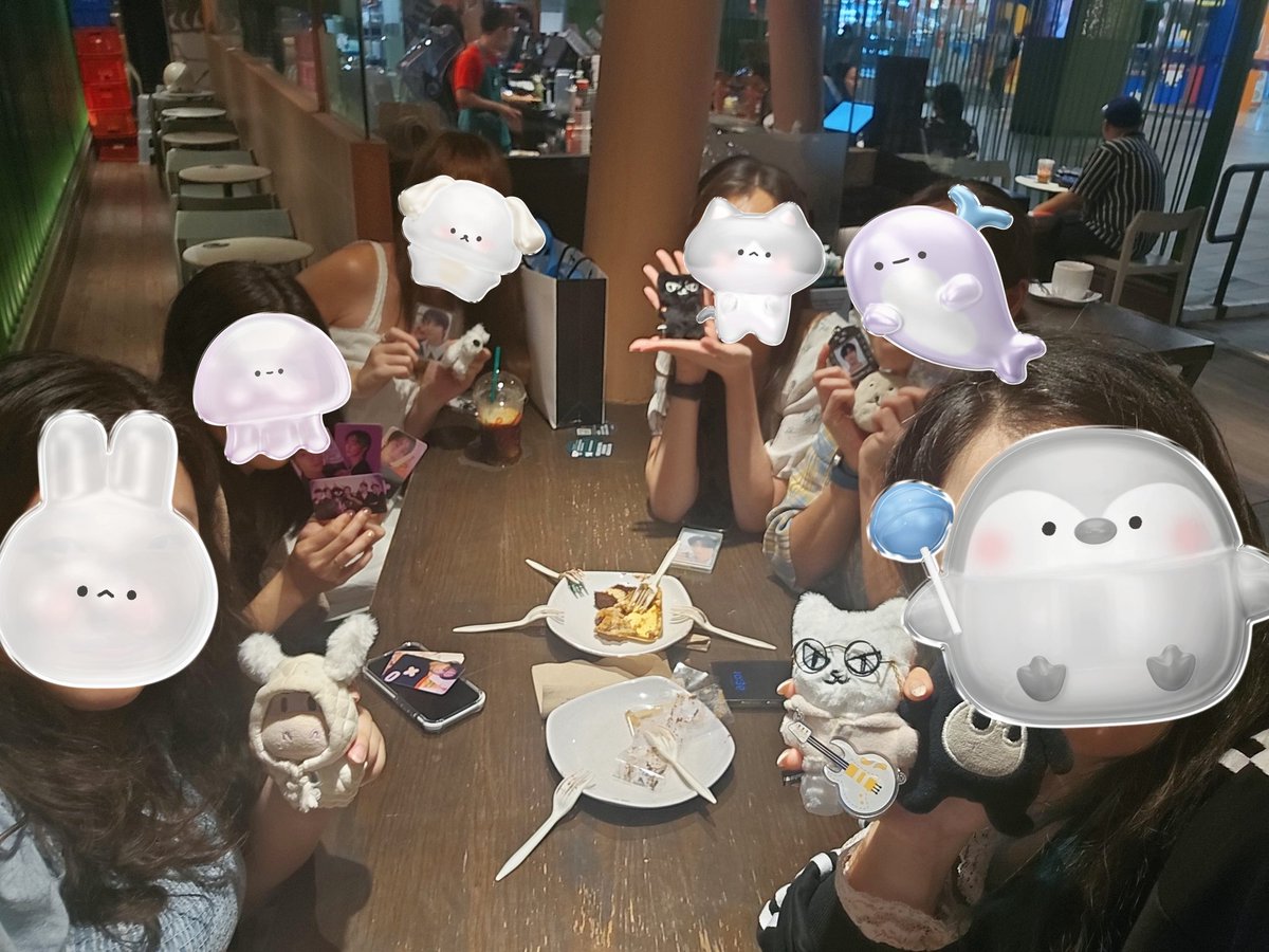 fivedoubletwo's tweet photo. 싱가포르 엔피아들이랑 승협 없는 승협이 생일파티 ❤️🎉
#HappySeunghyubDay #승협이와_행복해버리기 https://t.co/0N2XtgjGCl