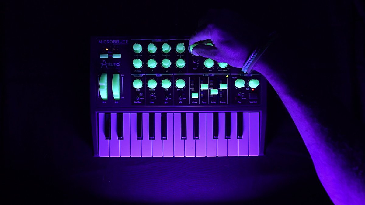 substatica's tweet image. I 3D printed some one-of-a-kind glow-in-the-dark controls for my @ArturiaOfficial MicroBrute 👻 Check it out on my synthy channel, substatica drones 🎹 Happy Halloween 🎃 #synth #diy #3dprinting #dronemusic

Video Here 👉 youtube.com/shorts/QhSqQh3…