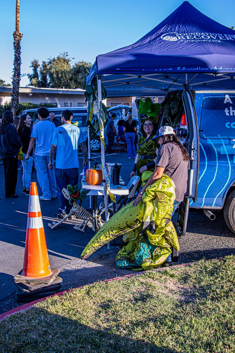 ForRecovery's tweet image. Wishing everyone a happy and safe Halloween! 🎃 🦖 🦕 🌱 we had a blast at the WestCare Nevada Trunk or Treat this week with our recovery fam. In the words of Ian Malcolm, “Life finds a way”

#trunkortreat #spookyseason #recoverycommunity #LasVegas #ForRecovery #soberoctober…