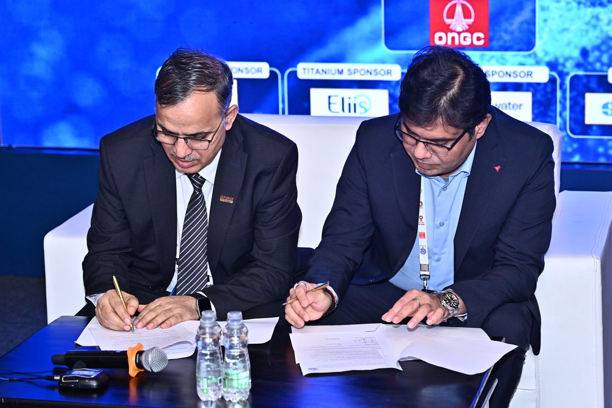 SPG__India's tweet photo. A renewed partnership! 🤝✨

SPG is delighted to announce the signing of an MoU between SPG and EAGE to strengthen our collaboration as associated societies.

#SPG #EAGE #Mastermind2025 #Geoscience #Geophysics #Collaboration #ProfessionalDevelopment #Aberdeen https://t.co/FSU4LOSIbD