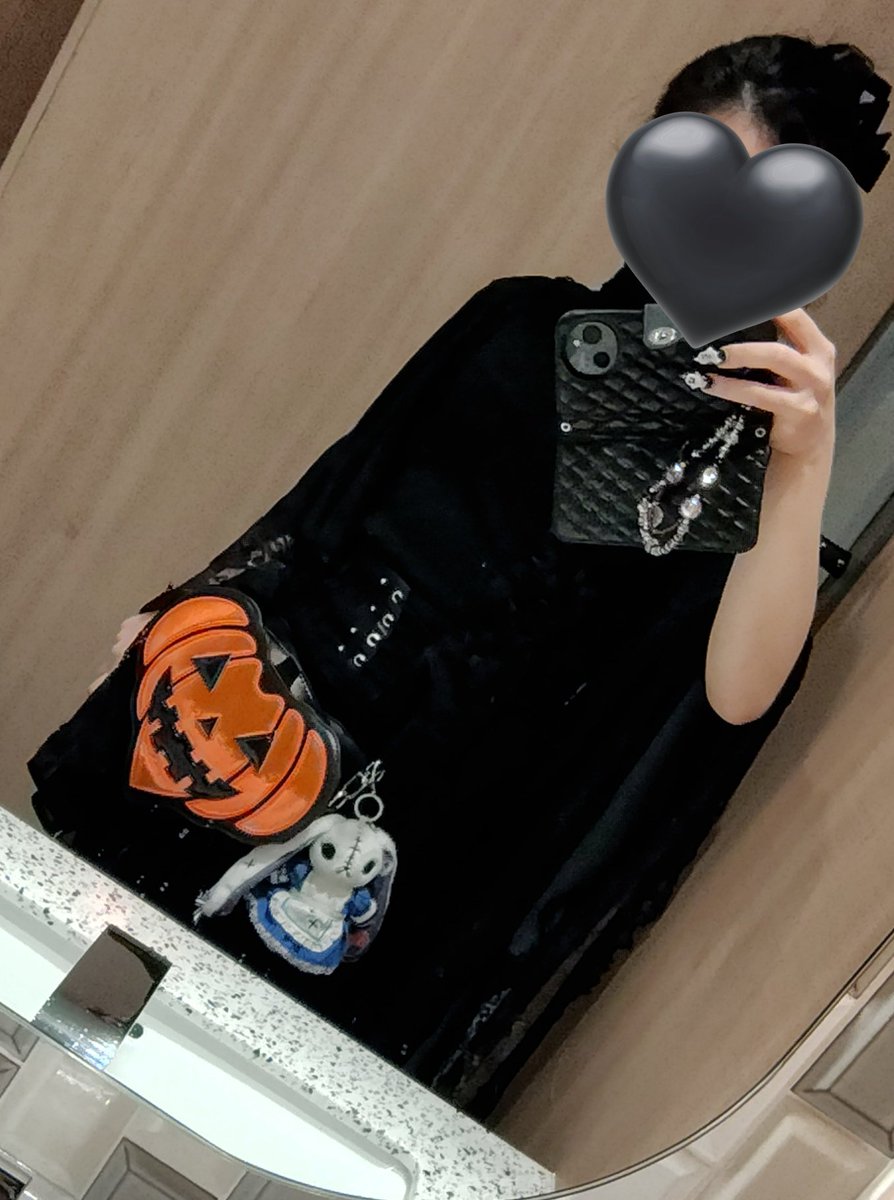 Oga_Witch's tweet image. 昨日はこの激かわショルダーでお出掛け🎃
お店のガラス越しに見掛けて買わずにはいられなかった…！
目の部分だけオーロラになってるのが凝ってて最高👀✨️
これ普通にハートだかわいい〜💕って思ってたけど見てる内に段々城之内君…?てなる
城之内パンプキン🎃
#PlushieDreadful #PDreadfulsDaily