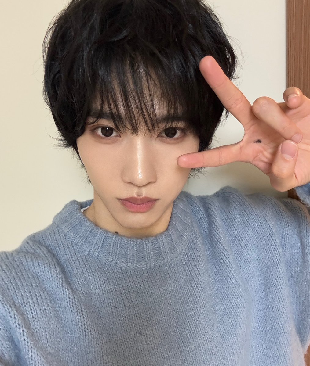 [#카엘]
안녕하세요 머리를 잘라보았습니다💇
짧머 준엽입니당☺️

#루네이트 #LUN8 #Chael