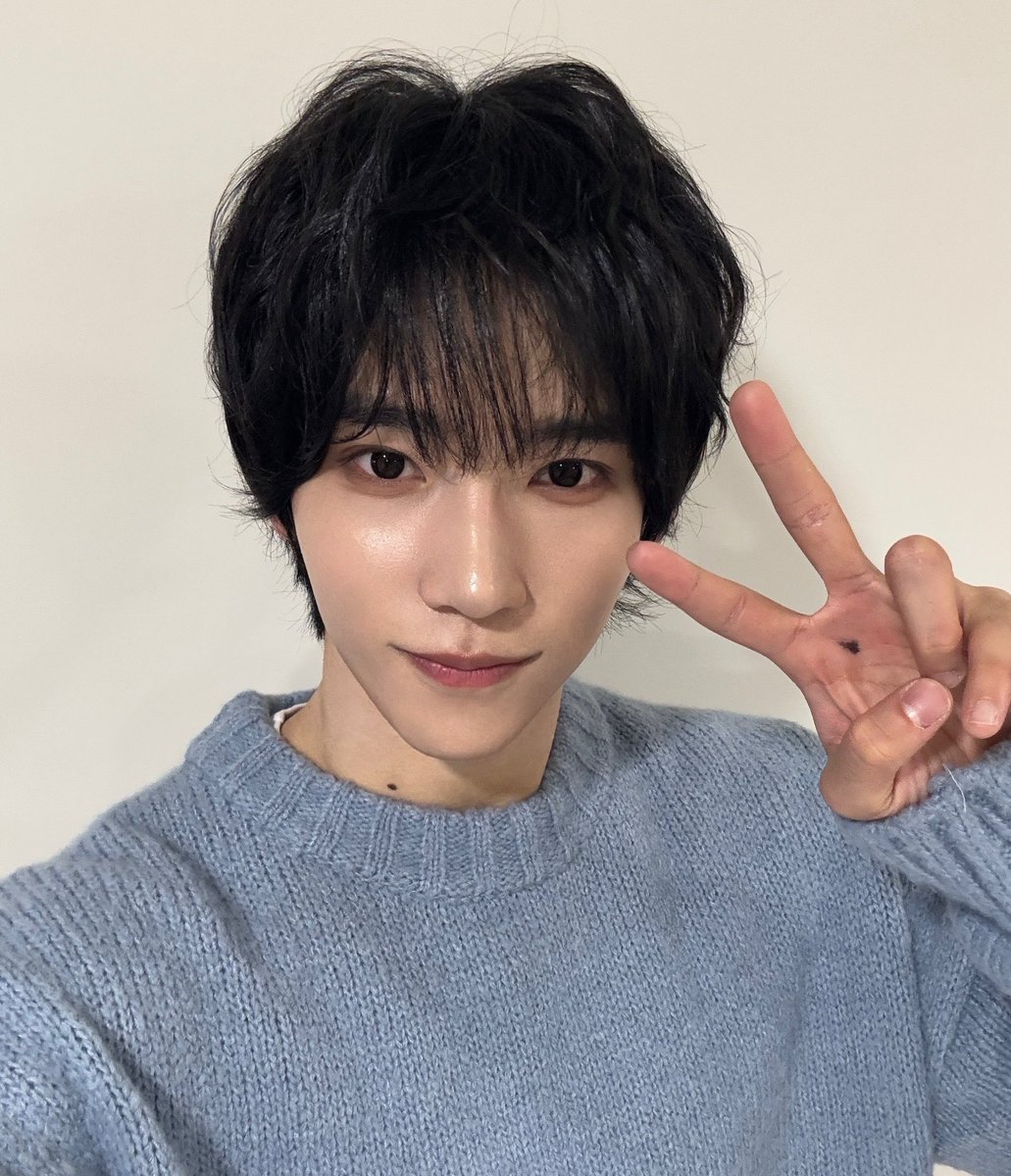 LUN8_members's tweet photo. [#카엘]
안녕하세요 머리를 잘라보았습니다💇
짧머 준엽입니당☺️

#루네이트 #LUN8 #Chael https://t.co/fwA5itUuZs