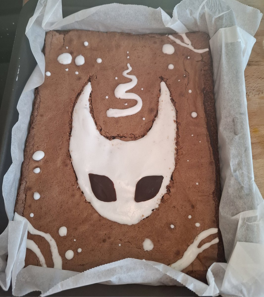 Hier j'ai eu 28 ans !!! (tout ça?)

Je crois que mes ami·es ont compris que j'aime bien Hollow Knight Silksong...

Je suis très reconnaissante chaque jour d'être aimée et bien entourée, merci beaucoup à tout le monde pour vos messages et votre soutien 💜💜💜