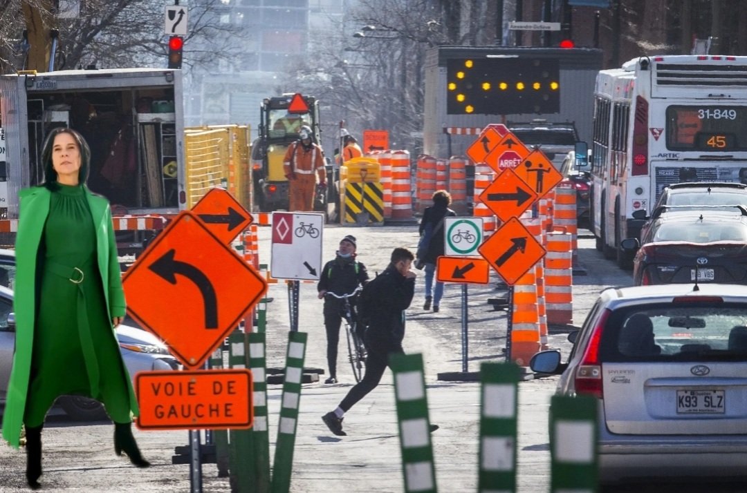 malaf01's tweet image. J&apos;adore l&apos;art urbain 
Alors j&apos;ai décidé d&apos;ajouter des décors urbains pour améliorer artistiquement ces oeuvres qui étaient de toutes façon déjà très près de la perfection.
Magnifique 🥰