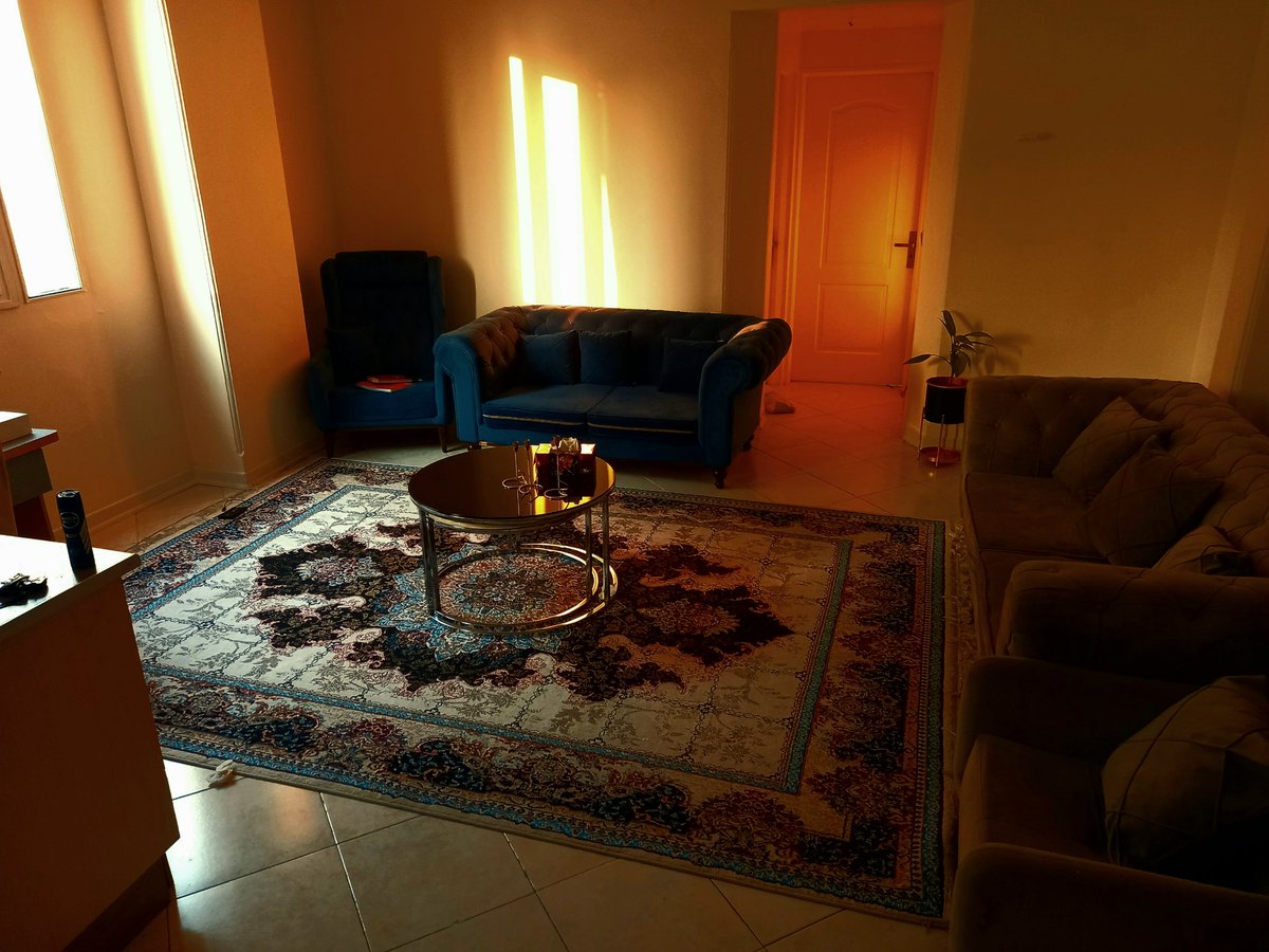 AminTk5's tweet image. عاشق این هوای پاییزی تهرانم
 خنک و تمیز و آروم، با نور ملایم
و نور طلایی پاییزی عصر جمعه ی خونه م