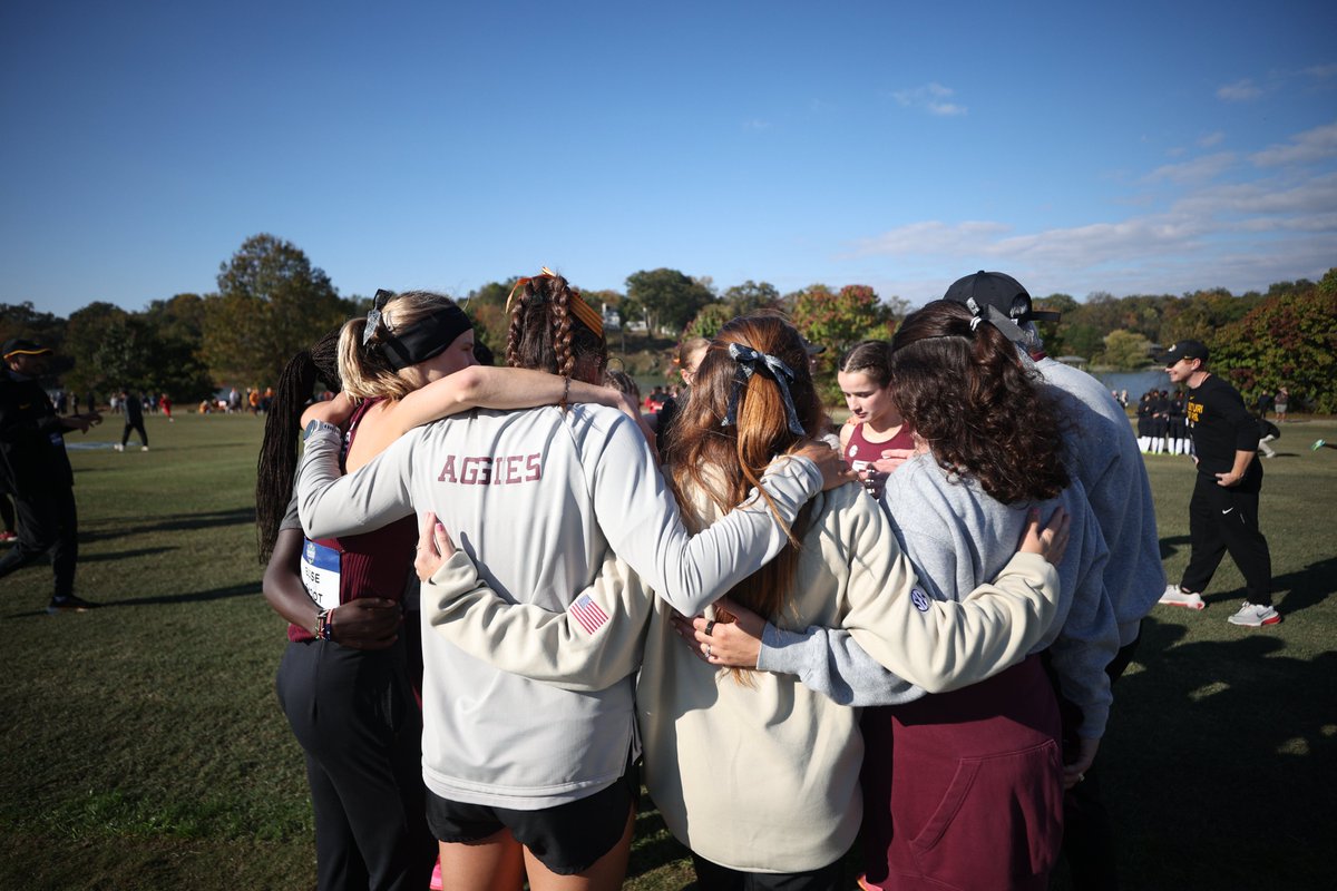 The women's race starts in 5 minutes 👍

#GigEm // #AggieXC