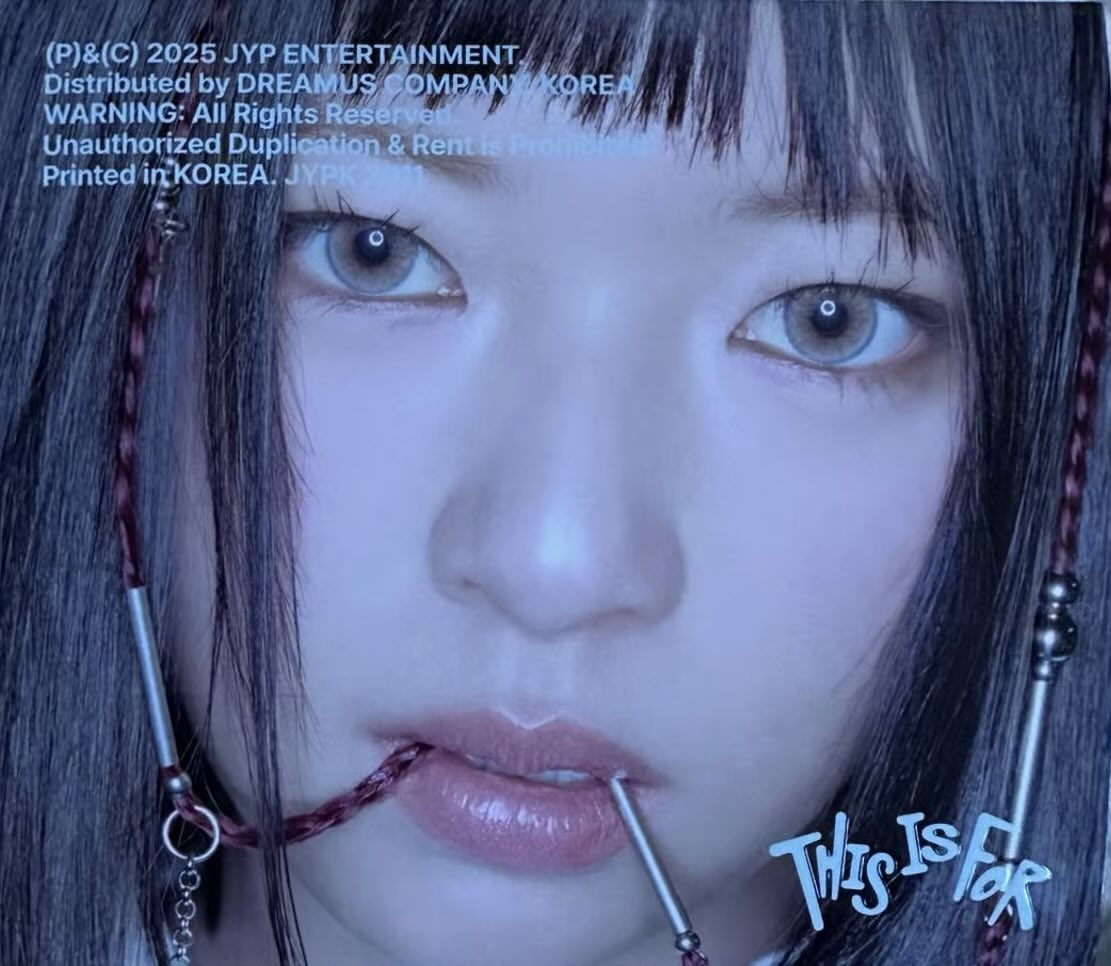 juiceyeon's tweet image. JEONGYEON’S BDAY GIVEAWAY!
1 winner of unsealed jeongyeon tif digipack - includes jy postcard, jy sticker, pb, poster only
🎞️ ends 11/1 11pm phil time
🎬 winner will shoulder sf
🎦 onces only
📽️ like & rt
🍿 drop tags:
HAPPY JEONGYEON DAY
#정연이와의_매일이_벌스데이…