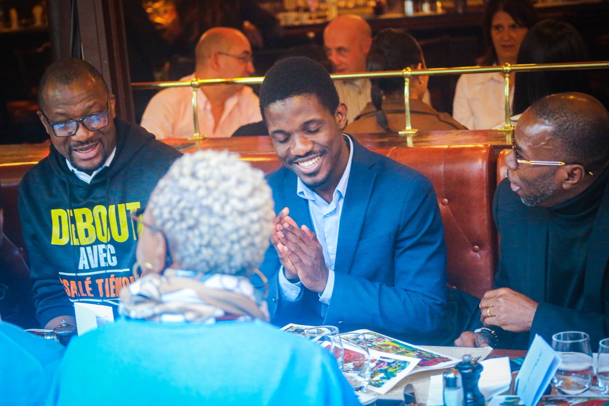 Avec la Coordination ADCI Paris . De beaux échanges et de belles personnes engagées à rendre visible notre mouvement politique ADCI, à rendre audible et lisible notre vision construite autour de la #SociétéDeConfiance . 

Au menu des discussions : les leçons de la présidentielle