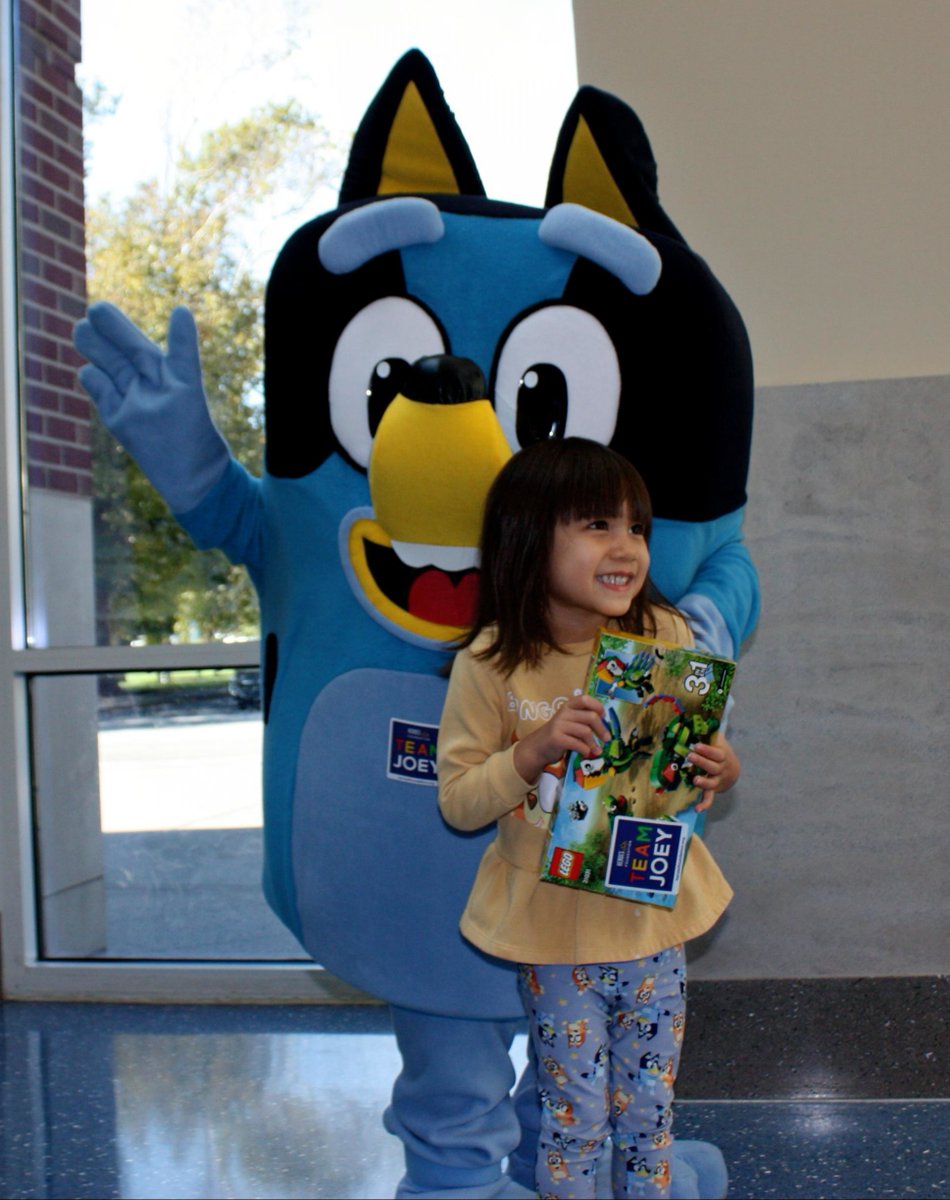 HeroesFndtn's tweet image. Thank you @INHeritageGroup for joining the @HeroesFndtn #TeamJOEY Program to deliver Halloween fun at @RileyChildrens! 
#PIFF #PayItForwardFriday #beatcancer #UnitingINAgainstCancer #TeamJOEY #pediatriccancer #HappyHalloween #Halloween2025