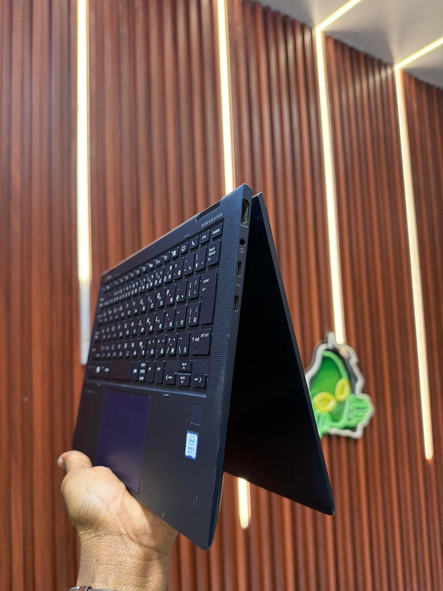 TechShackHQ's tweet image. *HP DRAGONFLY Laptop*
  TOUCHSCREEN
Intel®️ core i5 11th gen vpro max turbo frequency
•13 inches
•16 GB DDR4 Ram
•256GB SSD
•Graphics:  intel iris(8GB)
•USB Type C
•FHD display
•Keyboard💡
•Fingerprint
•Face ID
•x360
•Charger🔌
Ghc: 5.8k
☎️0241636577