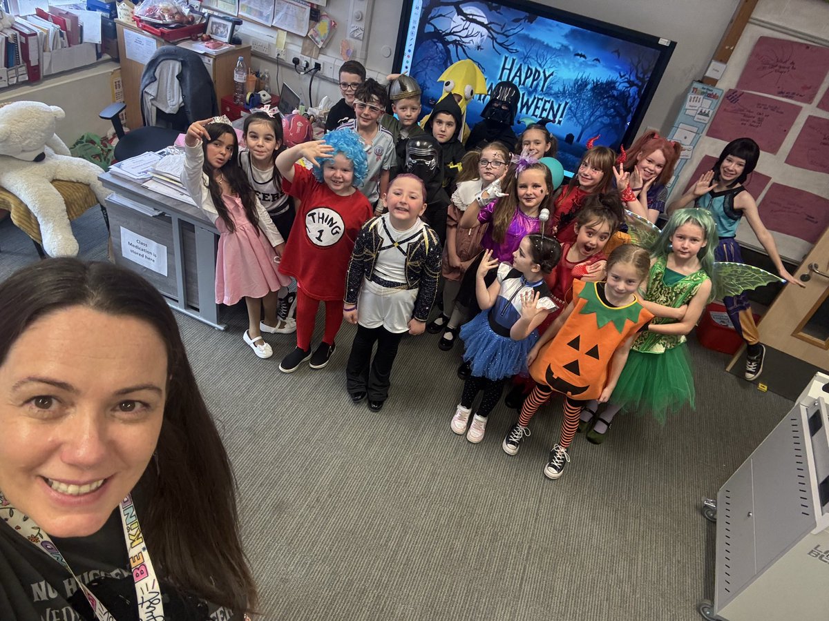 InverkipPrimary's tweet image. Primary 4 had a fantastic day! Happy Hallowe’en and stay safe tonight. #StrangerDanger