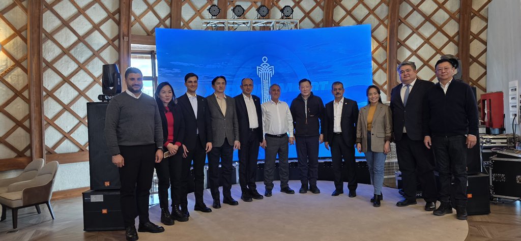 TBMM Türkiye-Moğolistan Parlamentolararası Dostluk Grubu heyetimiz Moğolistan Savunma Bakanı D. Batlut, Dışişleri Bakanlığı Müsteşarı L. Munktushig, Kharkhorin Belediye Başkanı L. Khaltar, Arkhangai Valisi B. Tserennadmid’le biraraya gelmiştir.