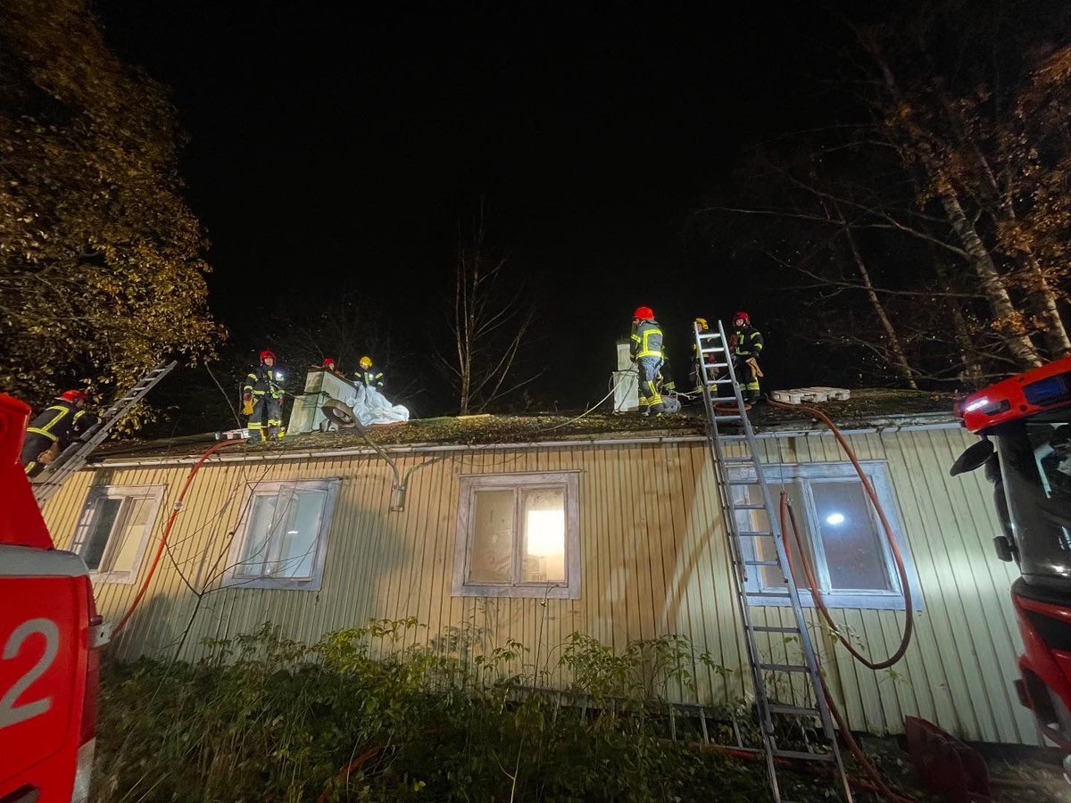 Tällä viikolla hälytystoiminta harjoitteli yhteistyössä Oulunkylän VPK ja Pakinkylän VPK kanssa. 
Harjoituksessa aiheena kattotyöskentely ja jälkivahingontorjunta. #lhsp #sopimuspalokunta