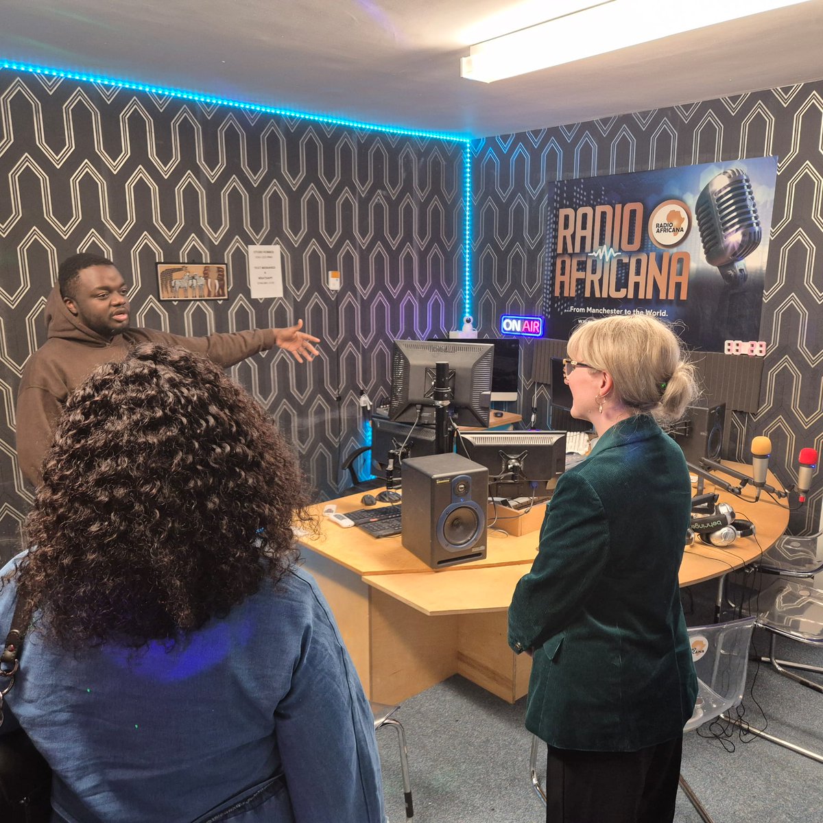 RLong_Bailey's tweet photo. Great to meet the team at the New Wine Nation today and see the fantastic work they do helping young people in Salford gain skills, confidence and opportunities for the future. 👏 https://t.co/HxbgZ9zIUN