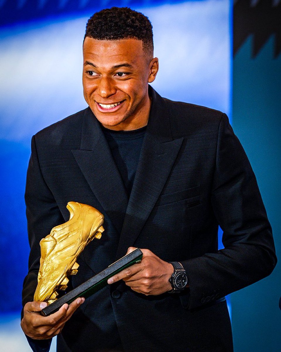 Kylian Mbappe, Avrupa Altın Ayakkabı ödülünü aldı.