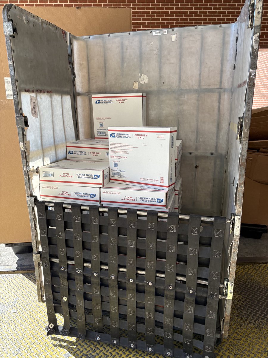 CigarsFWarriors's tweet photo. 39 Cigars for Warriors Care Packages 
1,950 Premium donated Cigars shipping out to Combat Troops, Long Term Deployments and Floats.
Thanks to Roz's Crew for the help! 

https://t.co/X50rJHWPBQ
#SupportCFW
#SupportTheTroops
#Live2Serve
#CFW4LIFE
#Cigars https://t.co/ANegPMQGb6