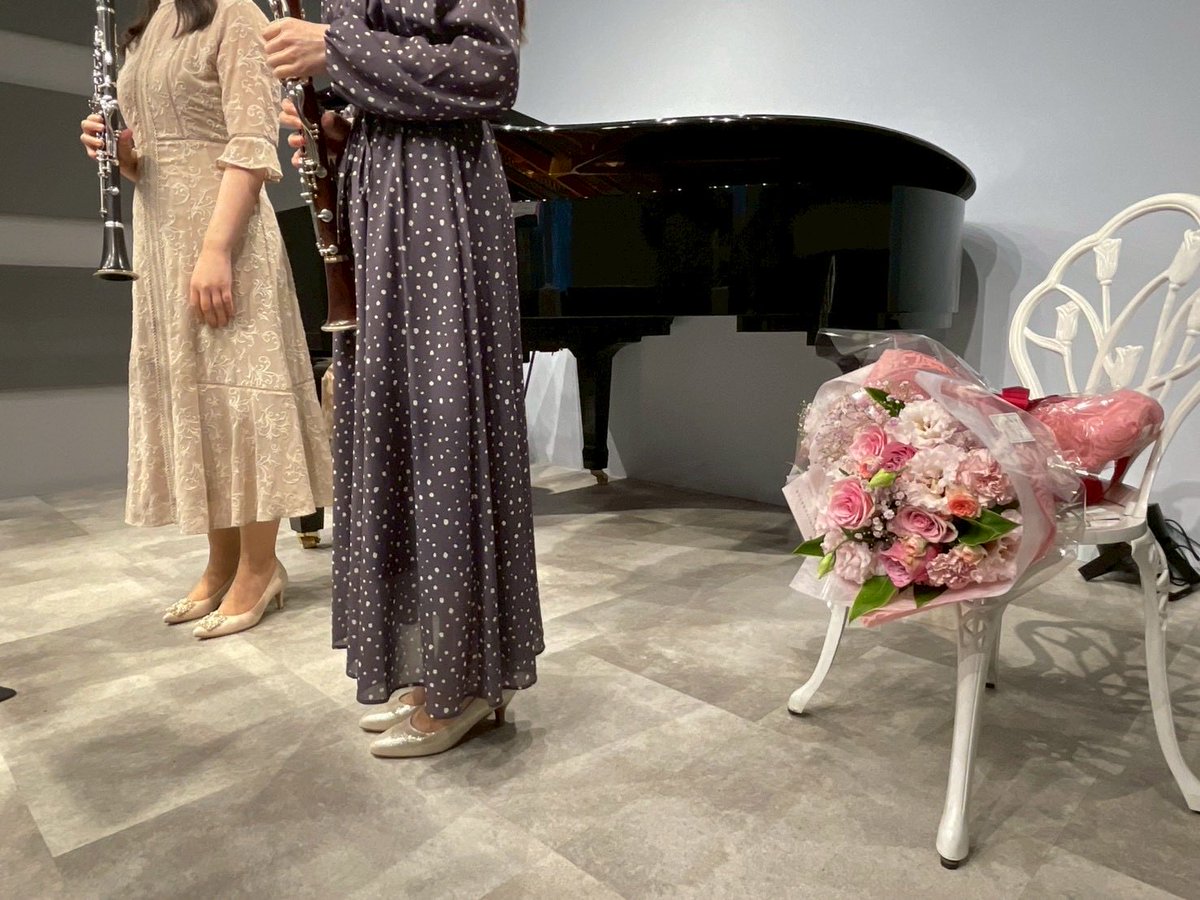 amiclpf's tweet image. Afternoon concert、無事終演しました！
それぞれ手持ちの衣装にしたら、ちょうど枯葉っぽくなった🍁(右の写真はリハ)
周りの人への感謝の気持ちでいっぱいになった日でした🥹ありがとうございました😊
音楽を通じていろんな方に出逢うのはとても不思議だな、と改めて。
人生っておもしろいな〜