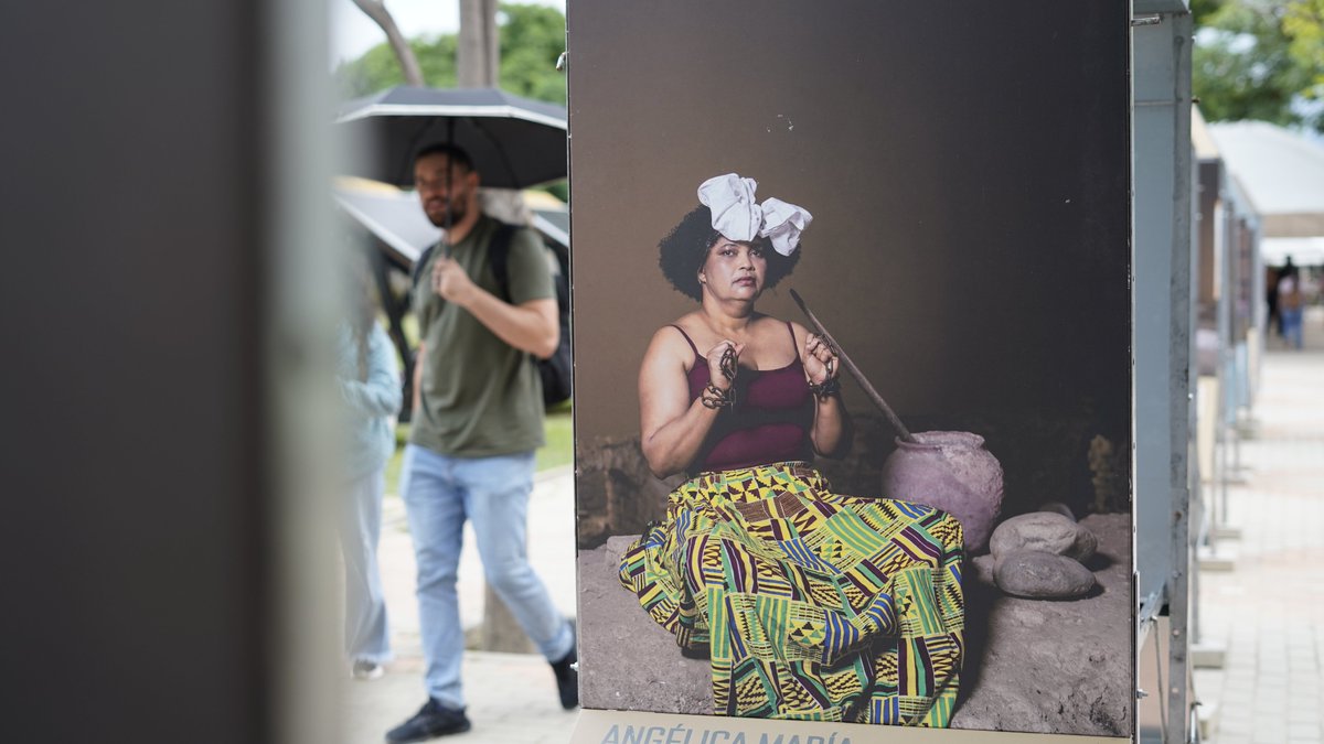 📸✨ Exposición permanente: Afrosamarías
A través de retratos fotográficos y narrativos de catorce lideresas samarias, esta muestra resalta la fuerza, la identidad y la voz de las mujeres afrodescendientes, reivindicando el reconocimiento que el racismo les ha negado. 💪🏿📖