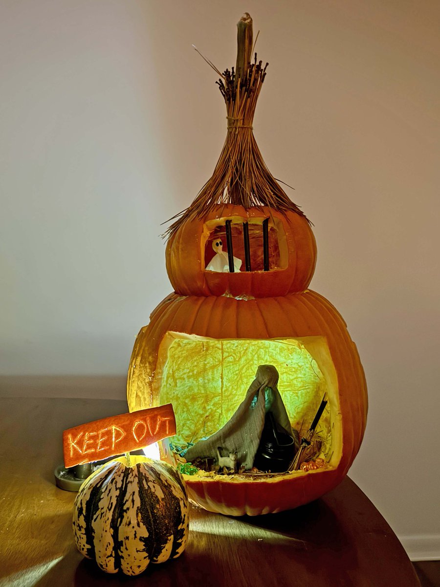 GSE_eng's tweet image. Celebrating creativity and Halloween spirit at GSE! Check out the winning pumpkins from our annual pumpkin carving contest: Slash, Witches Cabin in the Woods, and The Widow Maker. 🎃✨ Happy Halloween from Vice President Justin Thibodeaux and the entire GSE team!