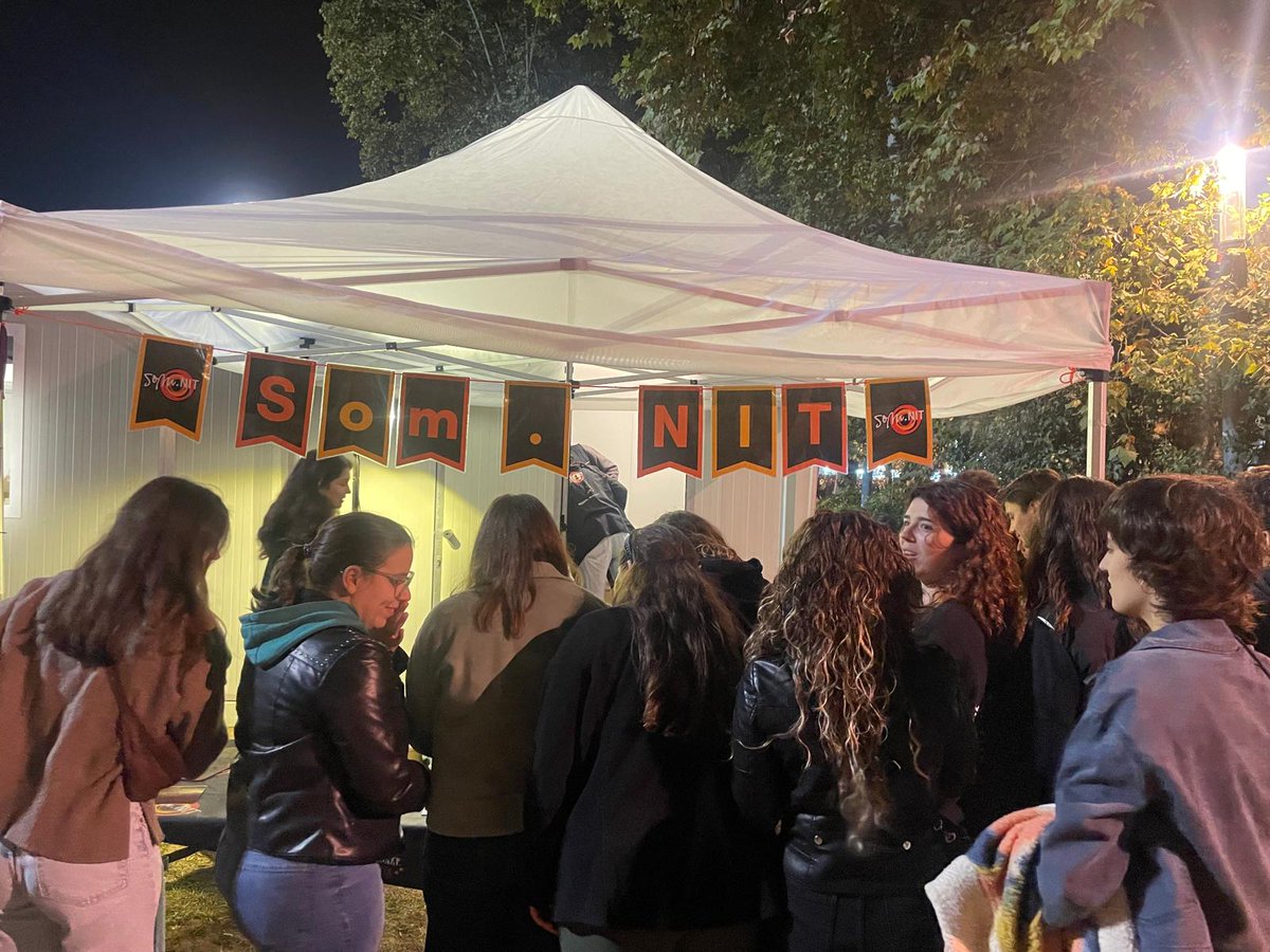 CreuRojaGirona's tweet photo. El consum responsable comença amb la informació.
Aquesta nit, vine al Punt de Salut a les Barraques de Girona. T’informarem, resoldrem els teus dubtes i tindràs el nostre suport.
#CRJGirona #SomNit #SalutJove #BarraquesGirona https://t.co/ORAsVKiv3r