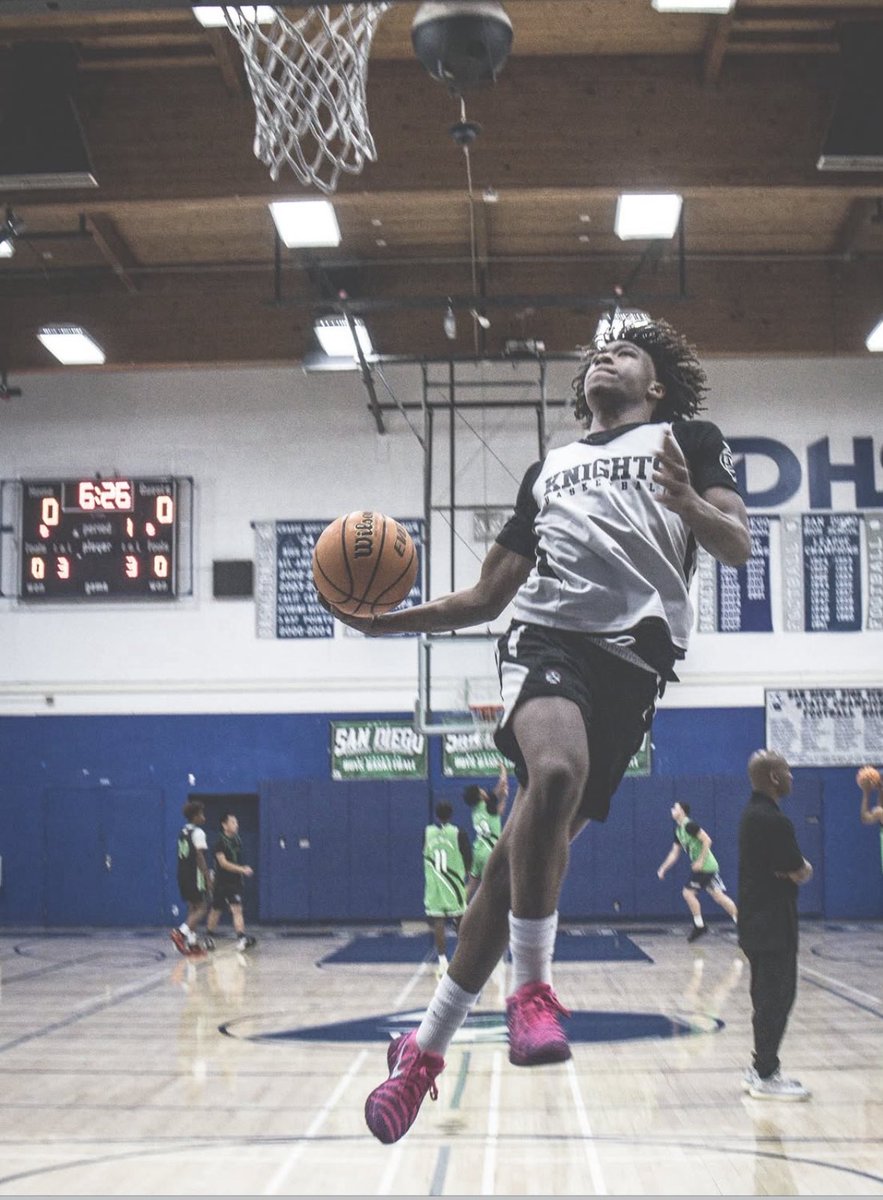 🎯 Big Day for 2026 6’1 G Sammell Humphries 4.0gpa who takes his official visit to Cal State San Marcos today. One of the best Elite Athletic Guards in Southern California! He is headed for a monster Senior Year at Victory Christian Academy in Chula Vista, CA. #wwferecruiting
