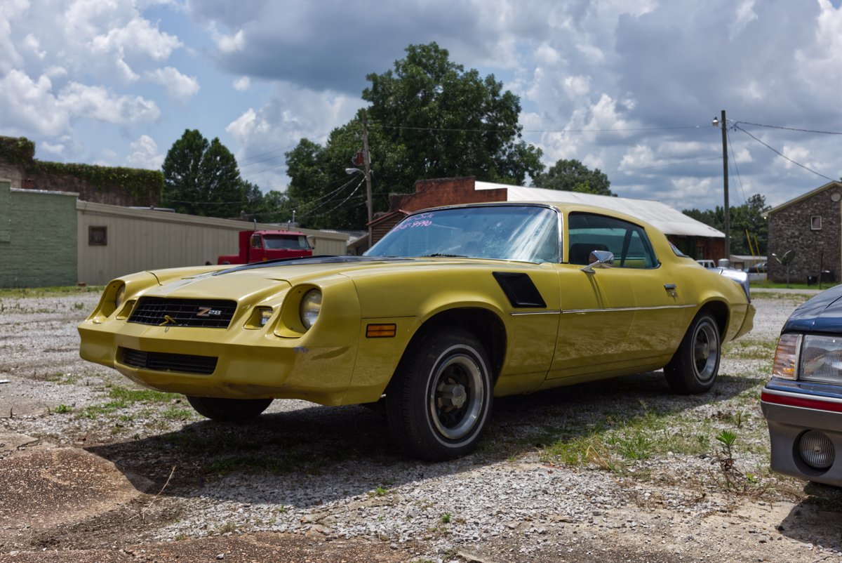StirlingCorgi's tweet image. A couple of lovely muscle cars from around Leighton, Alabama back from June 2025. #Alabama #Leighton #foxbody #mustang #camaro #musclecar